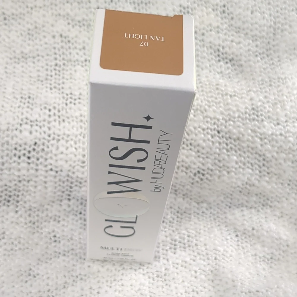 HUDA BEAUTY GloWish Multidew Skin Tint TAN LIGHT 07, 40ml/1.35fl oz